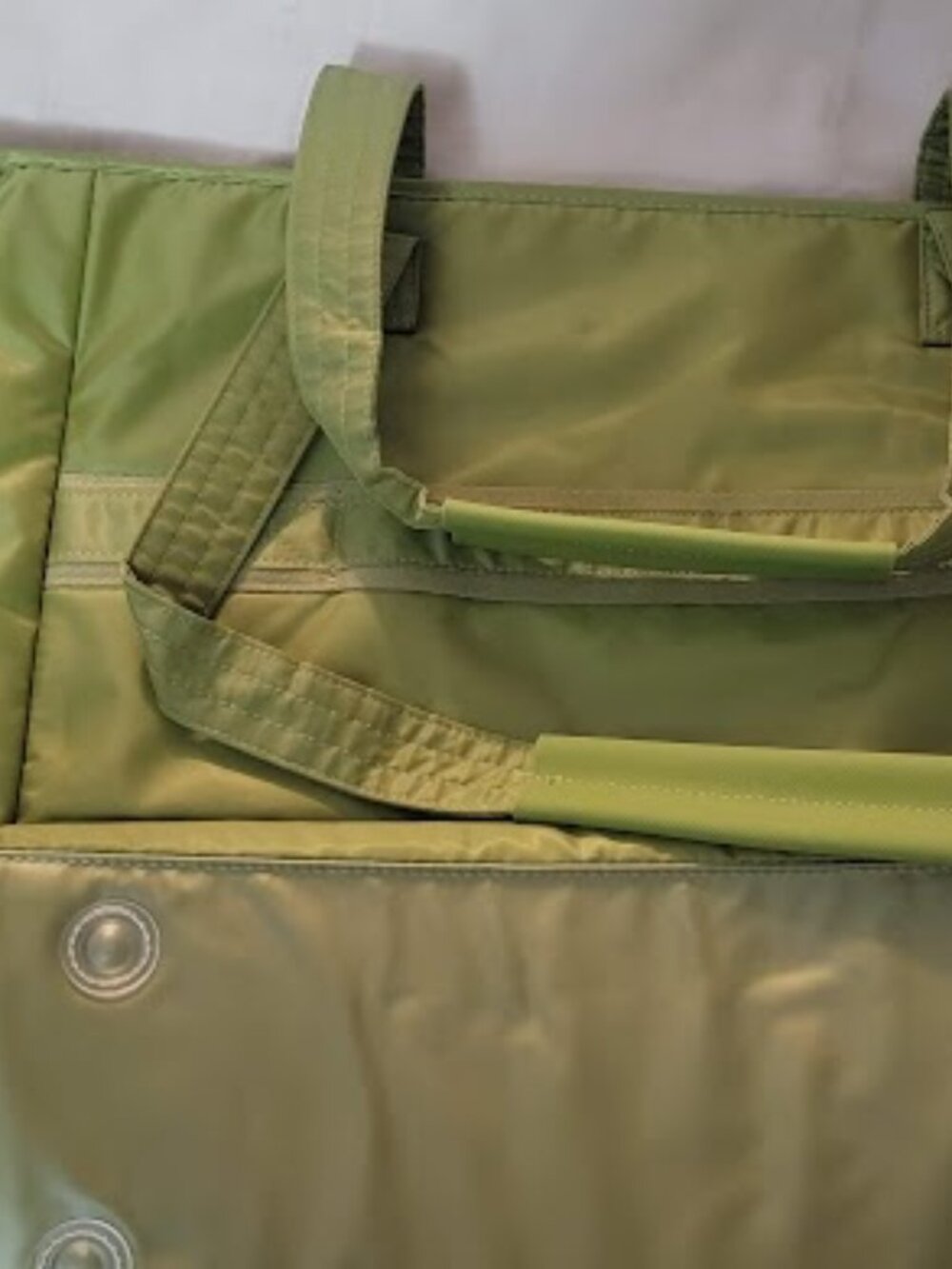 LUG- Paddle Carry-All Tote- Grass Green - Picture 2 of 3